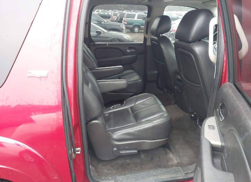 Photo 8 of 2013 Chevrolet Suburban 1500 LT (VIN 1GNSKJE79DR366191)