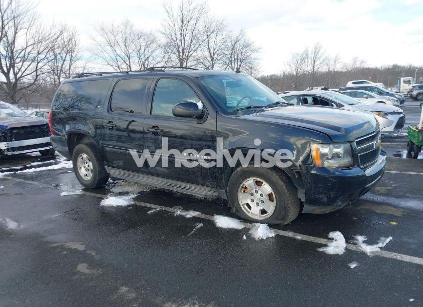 2014 Chevrolet Suburban 1500 LT (VIN 1GNSKJE79ER112014) main photo