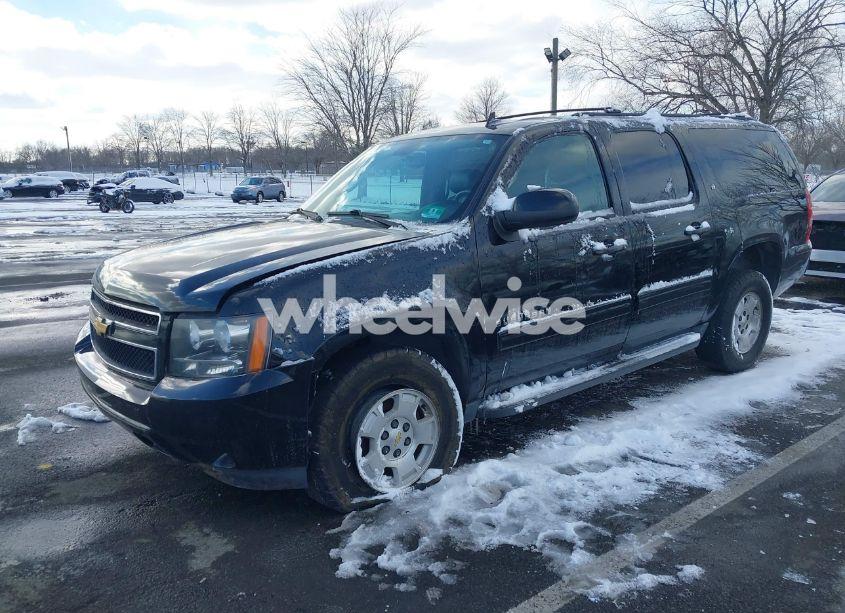 Photo 2 of 2014 Chevrolet Suburban 1500 LT (VIN 1GNSKJE79ER112014)