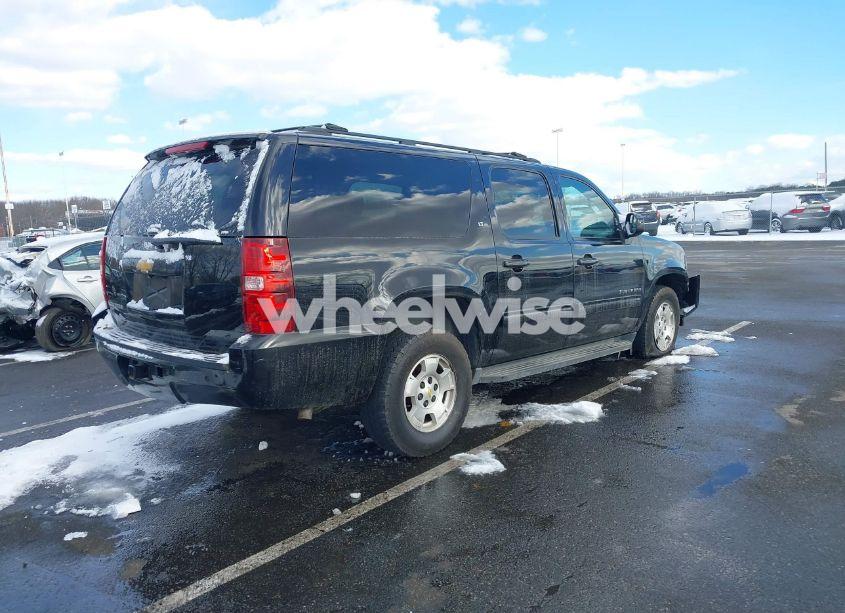 Photo 4 of 2014 Chevrolet Suburban 1500 LT (VIN 1GNSKJE79ER112014)