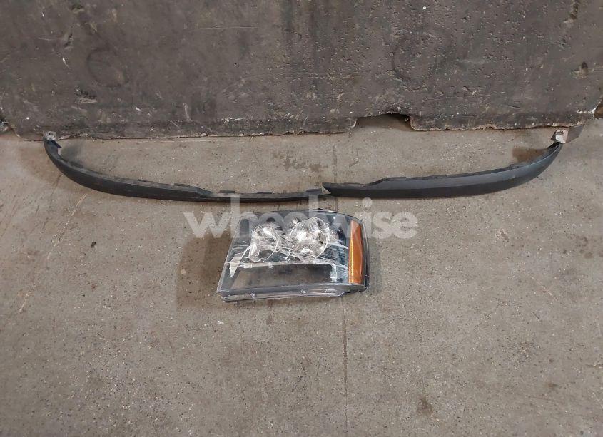 Photo 12 of 2012 Chevrolet Suburban 1500 LT (VIN 1GNSKJE7XCR199239)