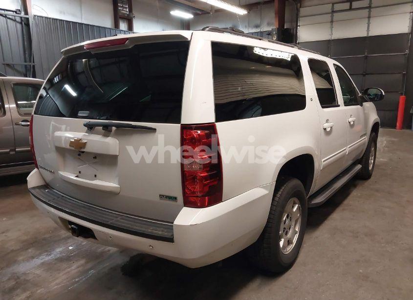 Photo 4 of 2012 Chevrolet Suburban 1500 LT (VIN 1GNSKJE7XCR199239)