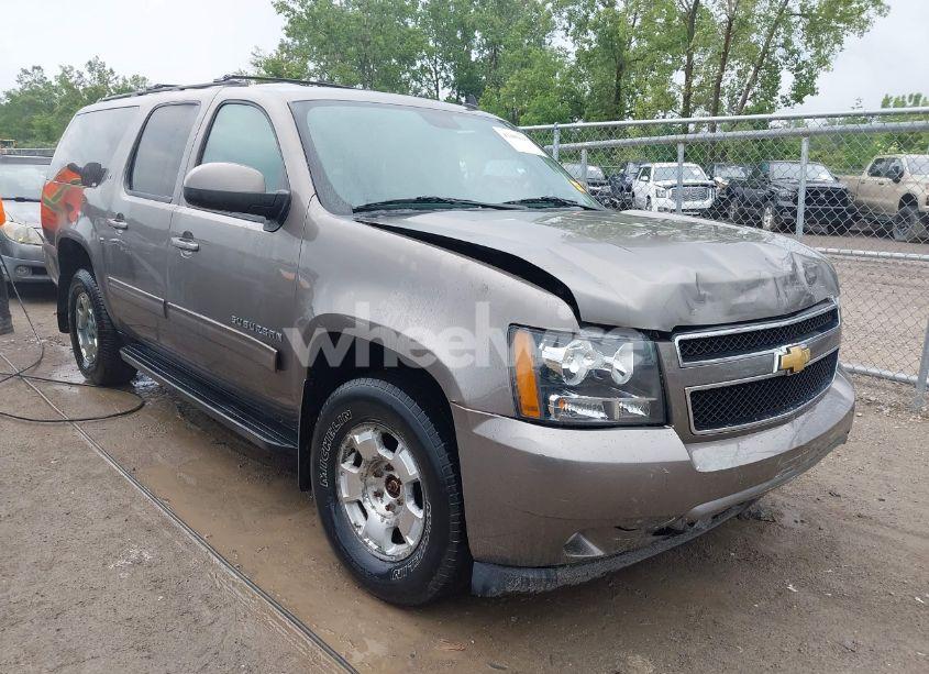 2013 Chevrolet Suburban 1500 LT (VIN 1GNSKJE7XDR107421) main photo