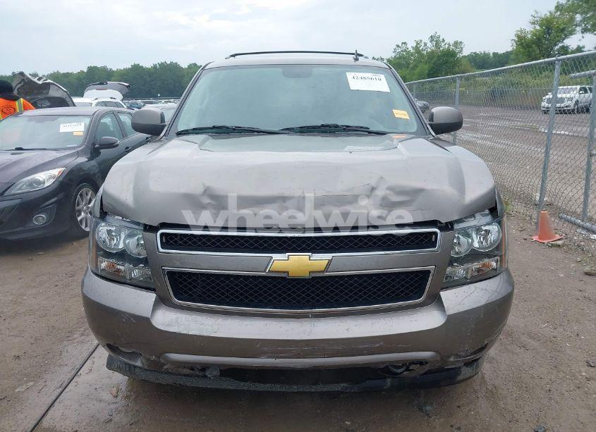 Photo 12 of 2013 Chevrolet Suburban 1500 LT (VIN 1GNSKJE7XDR107421)