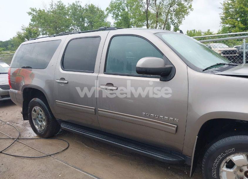 Photo 13 of 2013 Chevrolet Suburban 1500 LT (VIN 1GNSKJE7XDR107421)