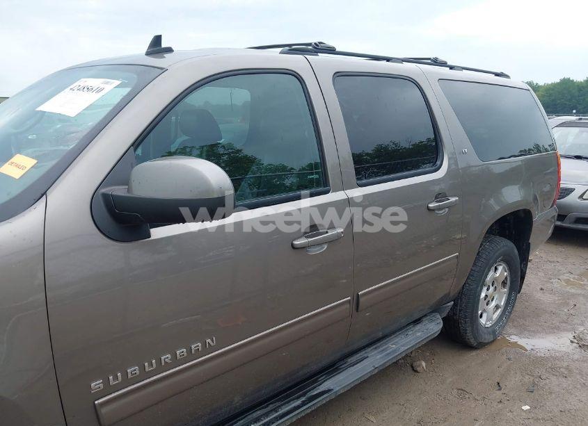 Photo 14 of 2013 Chevrolet Suburban 1500 LT (VIN 1GNSKJE7XDR107421)