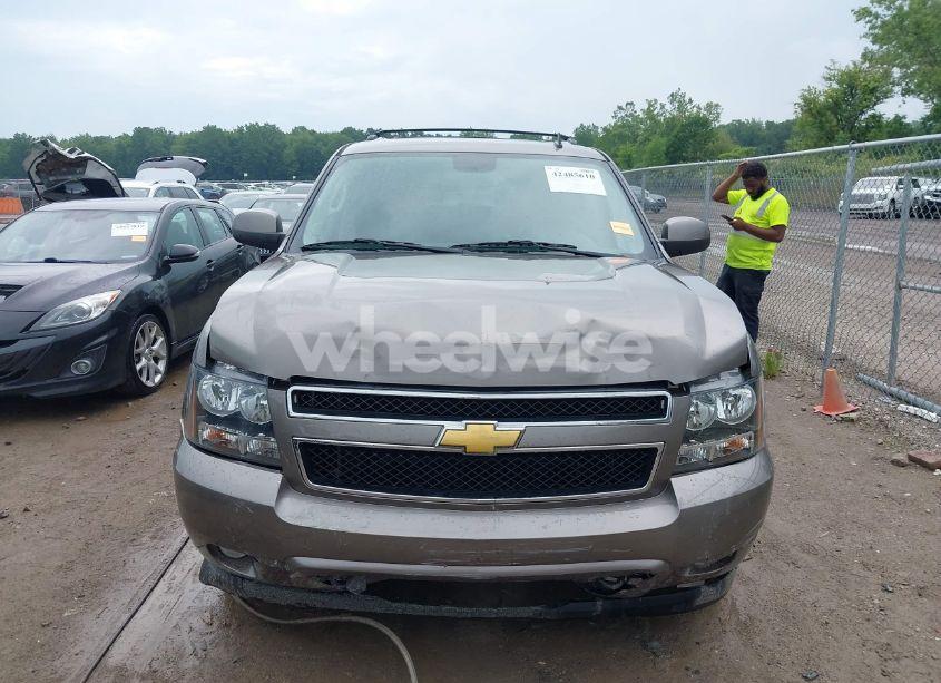 Photo 6 of 2013 Chevrolet Suburban 1500 LT (VIN 1GNSKJE7XDR107421)