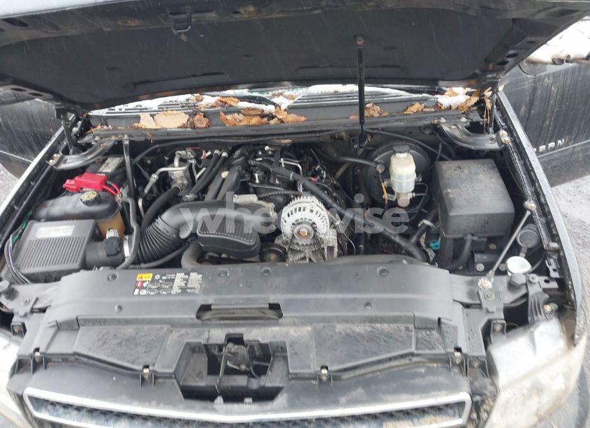 Photo 10 of 2013 Chevrolet Suburban 1500 LT (VIN 1GNSKJE7XDR225923)