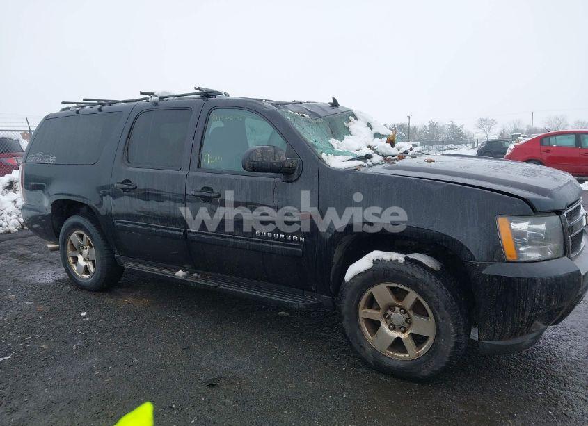 Photo 13 of 2013 Chevrolet Suburban 1500 LT (VIN 1GNSKJE7XDR225923)