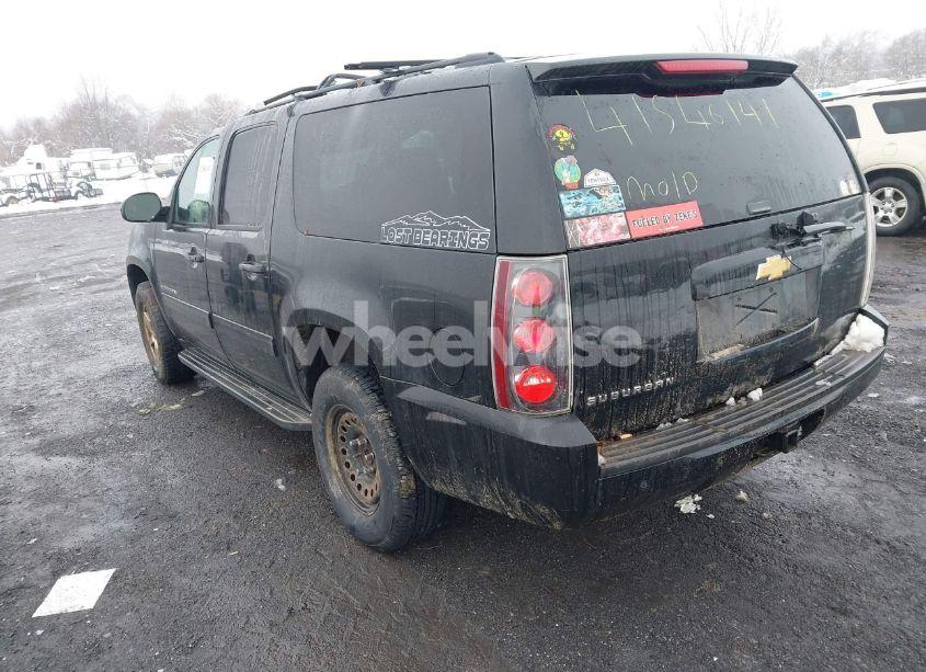 Photo 3 of 2013 Chevrolet Suburban 1500 LT (VIN 1GNSKJE7XDR225923)