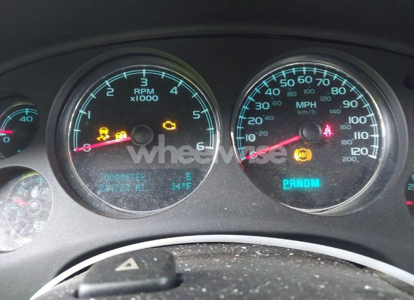 Photo 7 of 2013 Chevrolet Suburban 1500 LT (VIN 1GNSKJE7XDR225923)