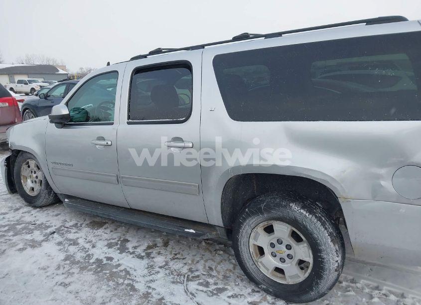 Photo 14 of 2014 Chevrolet Suburban 1500 LT (VIN 1GNSKJE7XER226670)