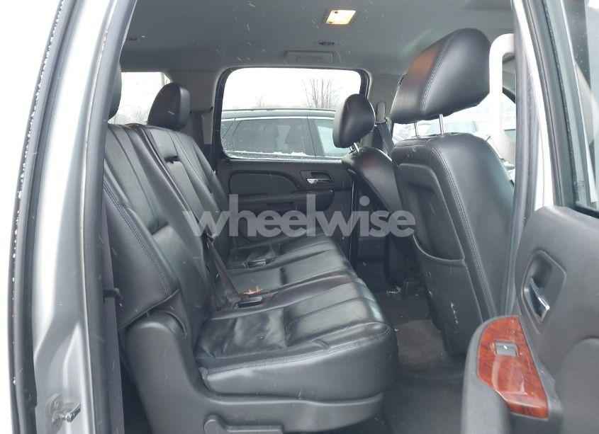 Photo 8 of 2014 Chevrolet Suburban 1500 LT (VIN 1GNSKJE7XER226670)