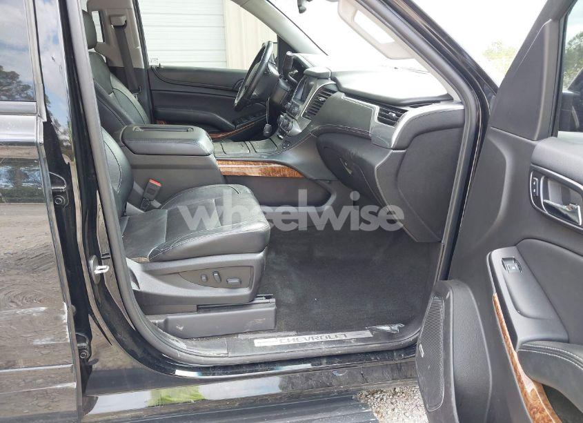 Photo 5 of 2018 Chevrolet Suburban PREMIER (VIN 1GNSKJKC1JR231686)