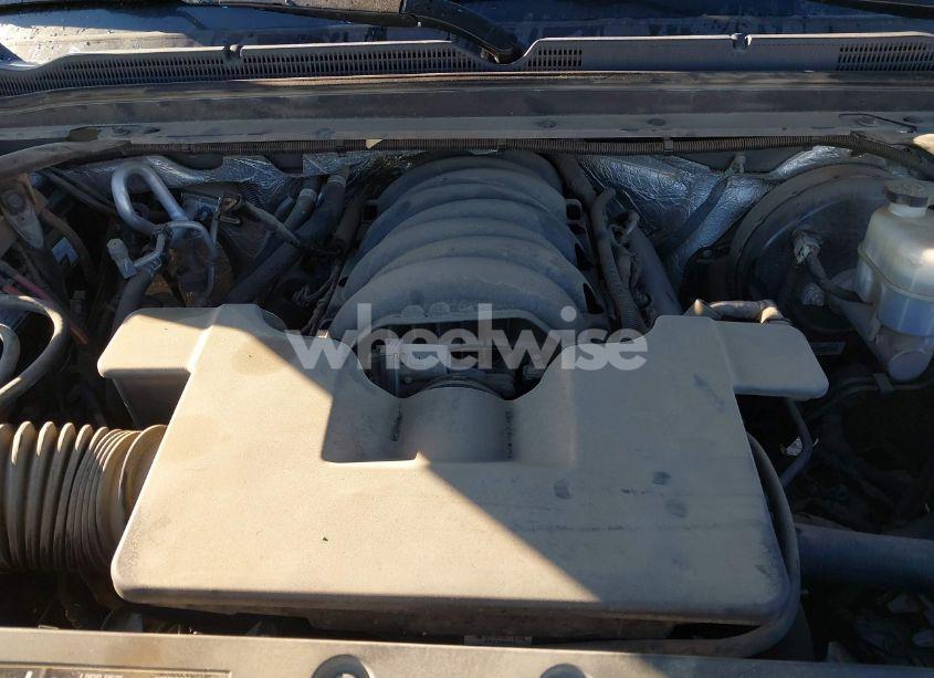 Photo 10 of 2018 Chevrolet Suburban PREMIER (VIN 1GNSKJKC1JR278829)