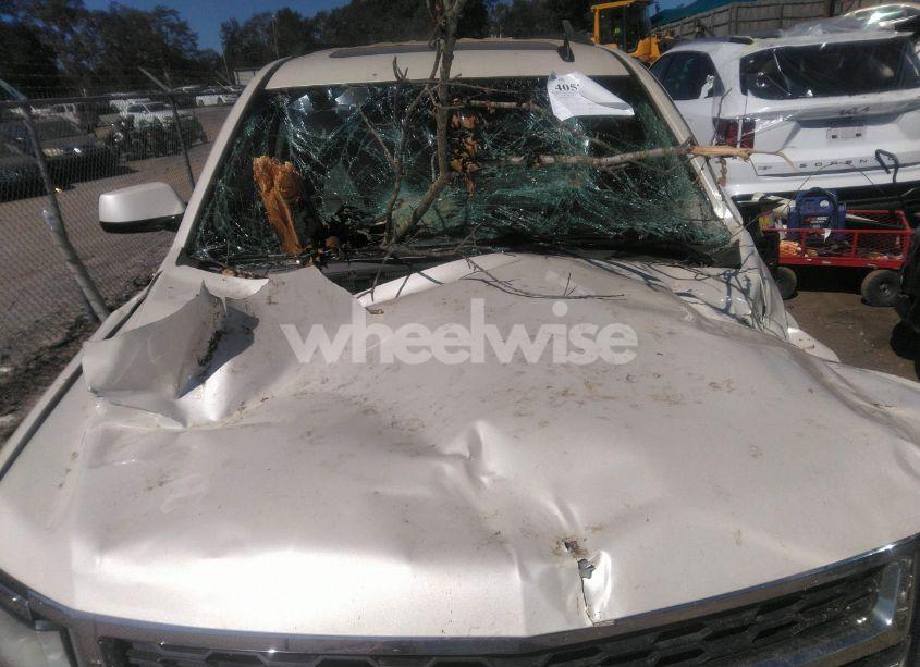 Photo 10 of 2015 Chevrolet Suburban 1500 LT (VIN 1GNSKJKC2FR193702)