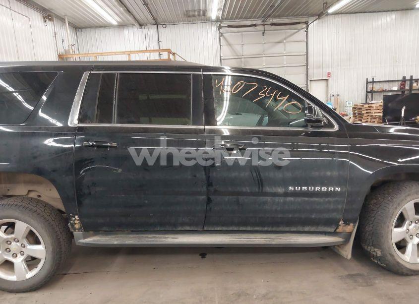 Photo 14 of 2015 Chevrolet Suburban 1500 LT (VIN 1GNSKJKC2FR561196)