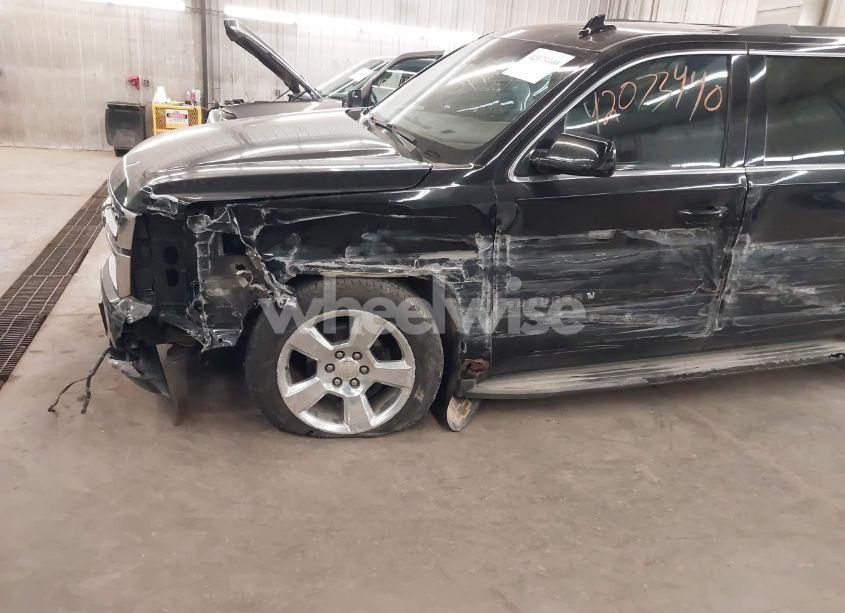 Photo 6 of 2015 Chevrolet Suburban 1500 LT (VIN 1GNSKJKC2FR561196)