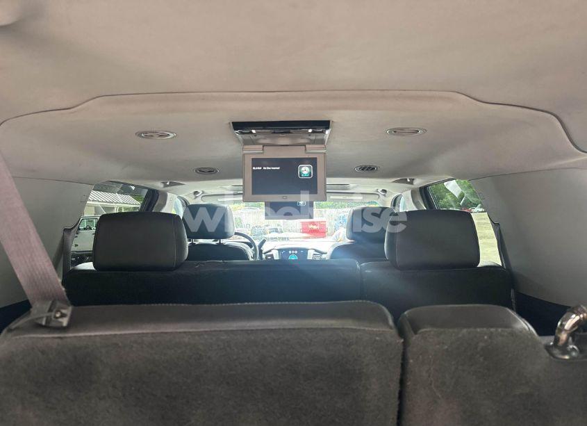 Photo 6 of 2015 Chevrolet Suburban K1500 LT (VIN 1GNSKJKC7FR205746)