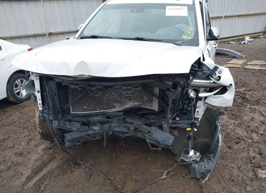 Photo 6 of 2015 Chevrolet Suburban 1500 LT (VIN 1GNSKJKC7FR234423)