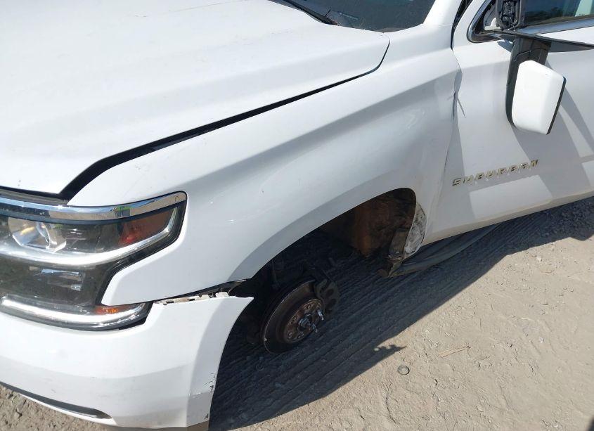 Photo 6 of 2015 Chevrolet Suburban 1500 LT (VIN 1GNSKJKC9FR577444)