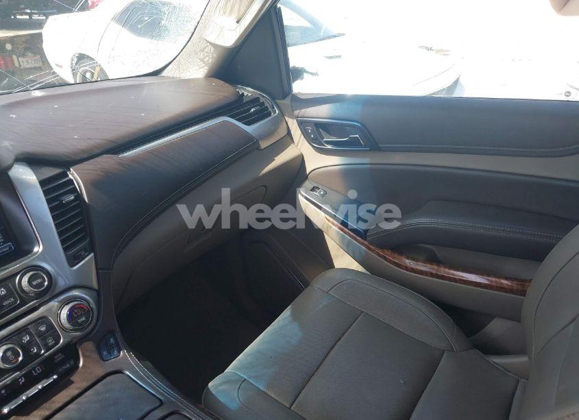 Photo 5 of 2018 Chevrolet Suburban PREMIER (VIN 1GNSKJKC9JR323192)