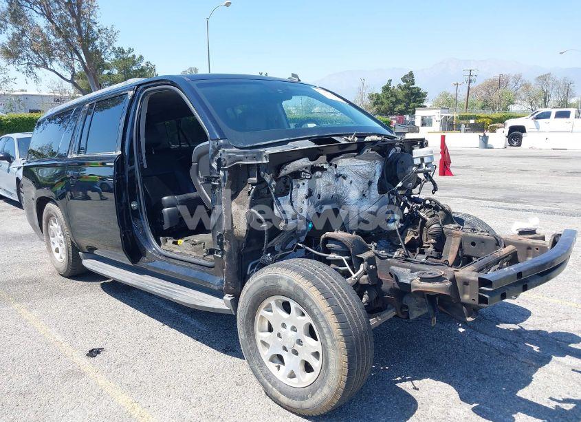 2015 Chevrolet Suburban 1500 LT (VIN 1GNSKJKCXFR298472) main photo