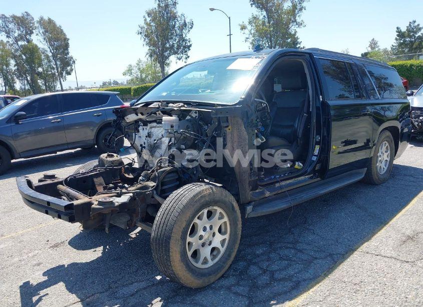 Photo 2 of 2015 Chevrolet Suburban 1500 LT (VIN 1GNSKJKCXFR298472)