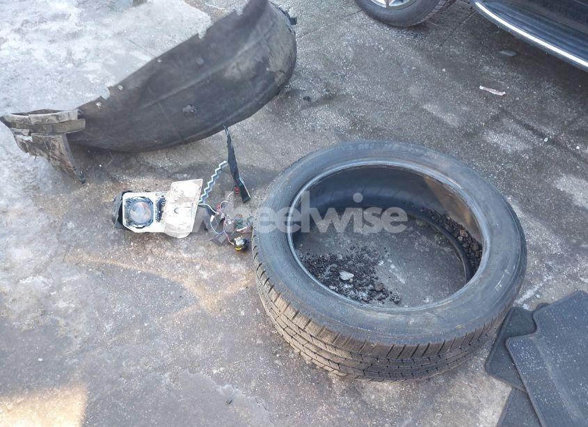 Photo 11 of 2018 Chevrolet Suburban PREMIER (VIN 1GNSKJKCXJR134700)