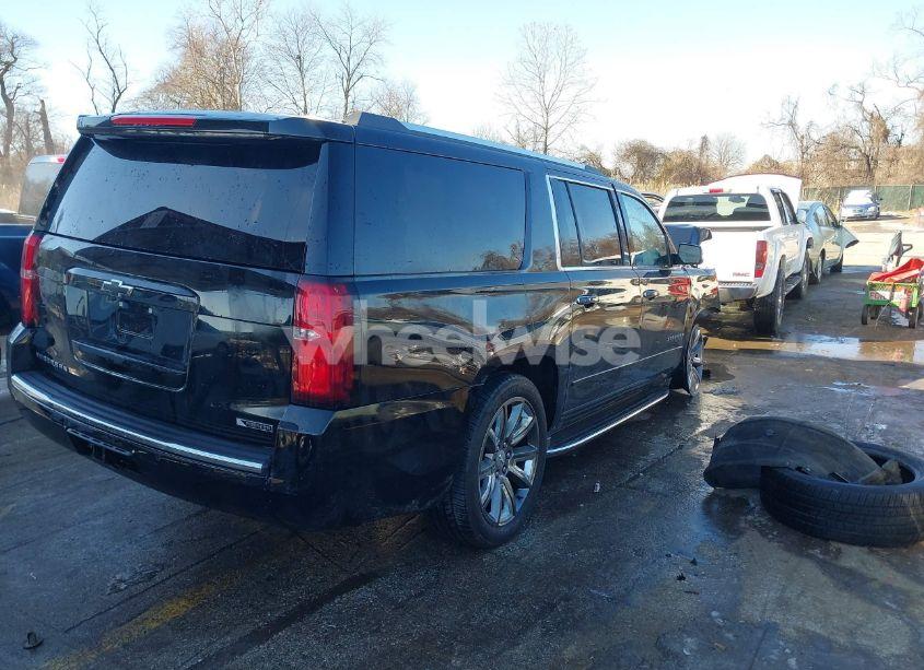 Photo 4 of 2018 Chevrolet Suburban PREMIER (VIN 1GNSKJKCXJR134700)