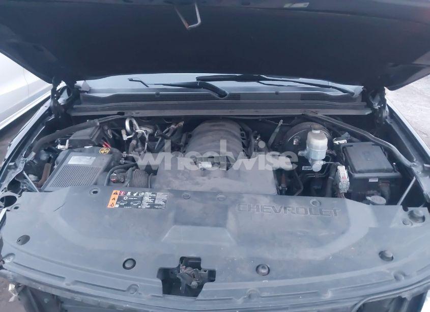 Photo 10 of 2019 Chevrolet Suburban PREMIER (VIN 1GNSKJKCXKR111502)