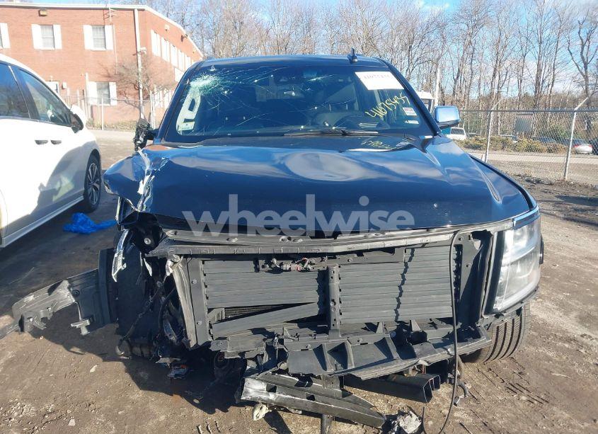 Photo 12 of 2019 Chevrolet Suburban PREMIER (VIN 1GNSKJKCXKR111502)