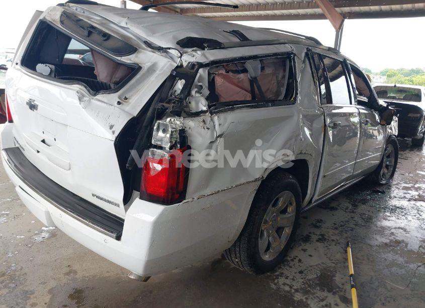 Photo 4 of 2019 Chevrolet Suburban PREMIER (VIN 1GNSKJKJ2KR354283)