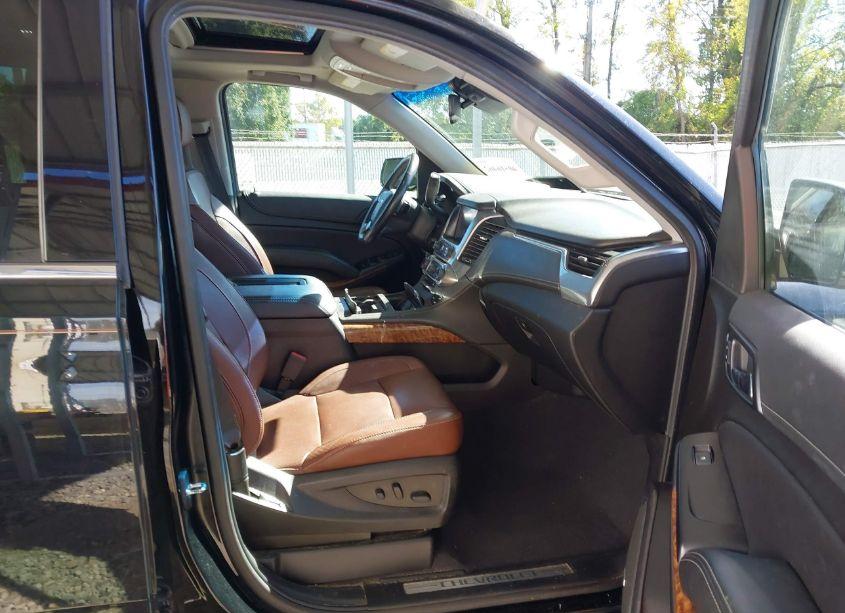 Photo 5 of 2019 Chevrolet Suburban PREMIER (VIN 1GNSKJKJ6KR253022)