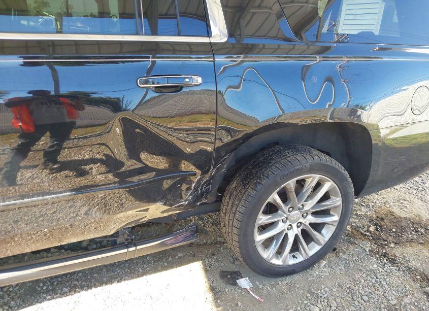 Photo 6 of 2019 Chevrolet Suburban PREMIER (VIN 1GNSKJKJ6KR253022)