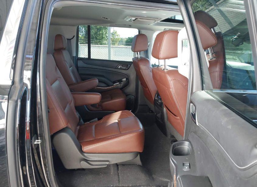 Photo 8 of 2019 Chevrolet Suburban PREMIER (VIN 1GNSKJKJ6KR253022)