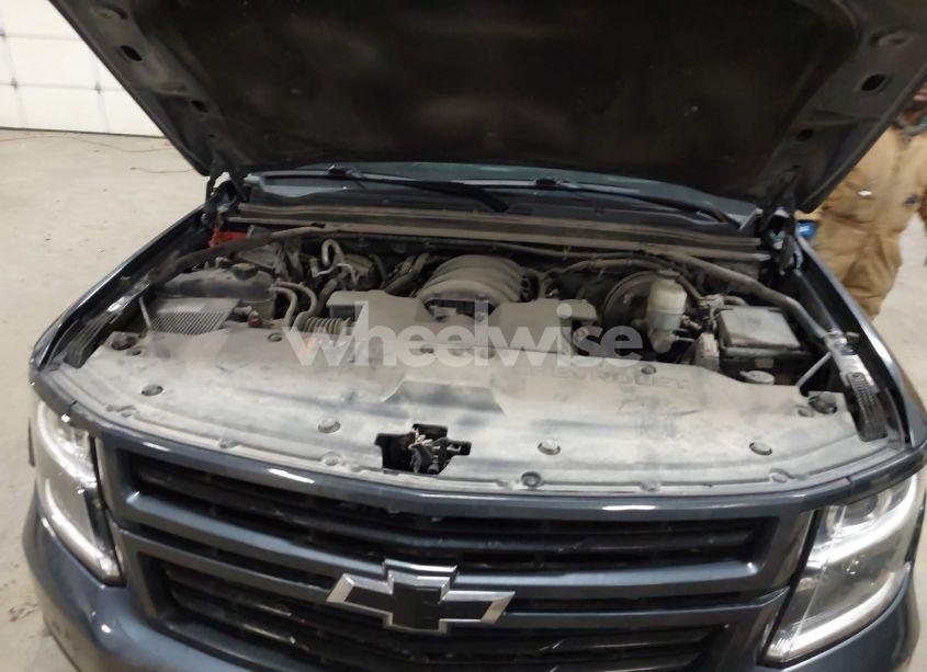 Photo 10 of 2019 Chevrolet Suburban PREMIER (VIN 1GNSKJKJ8KR169252)