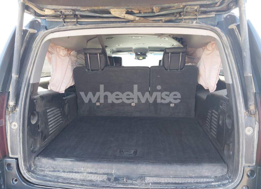 Photo 16 of 2019 Chevrolet Suburban PREMIER (VIN 1GNSKJKJ8KR169252)