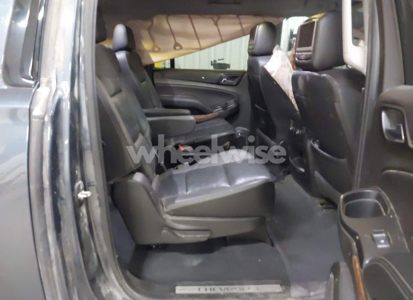 Photo 8 of 2019 Chevrolet Suburban PREMIER (VIN 1GNSKJKJ8KR169252)