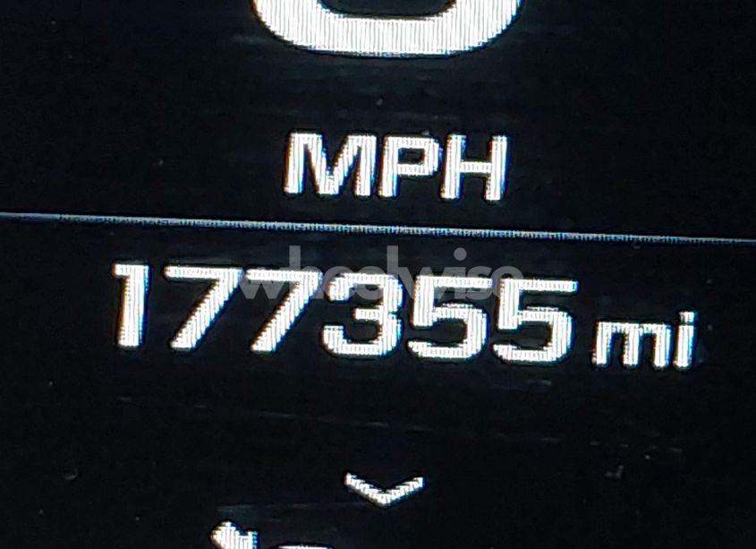 Photo 15 of 2020 Chevrolet Suburban 4WD PREMIER (VIN 1GNSKJKJXLR213544)