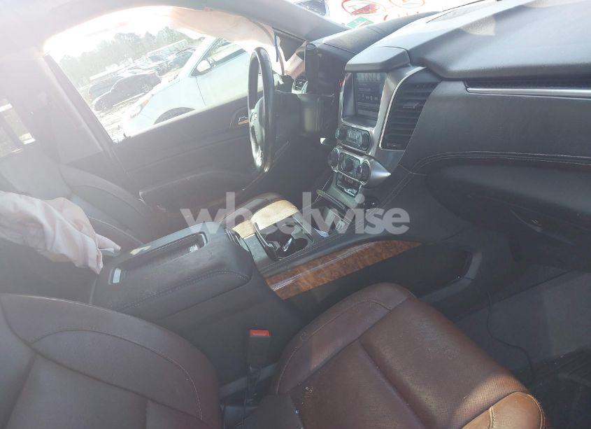 Photo 5 of 2020 Chevrolet Suburban 4WD PREMIER (VIN 1GNSKJKJXLR213544)