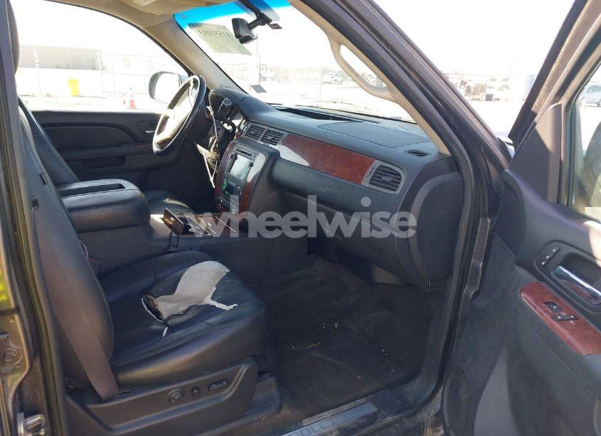 Photo 5 of 2011 Chevrolet Suburban 1500 LTZ (VIN 1GNSKKE30BR265556)