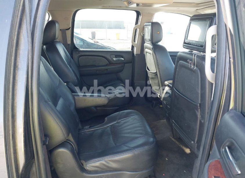 Photo 8 of 2011 Chevrolet Suburban 1500 LTZ (VIN 1GNSKKE30BR265556)
