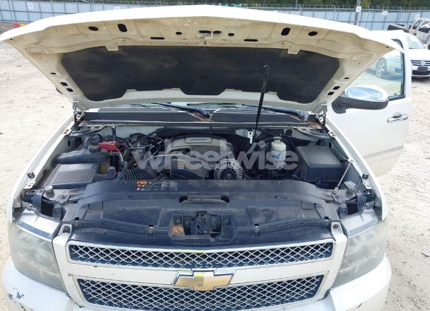 Photo 10 of 2011 Chevrolet Suburban 1500 LTZ (VIN 1GNSKKE35BR295927)