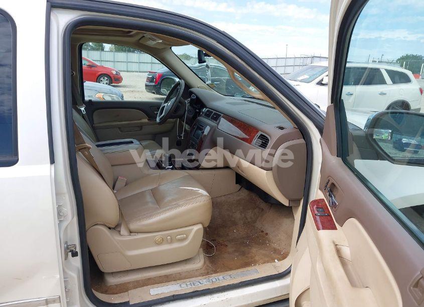 Photo 5 of 2011 Chevrolet Suburban 1500 LTZ (VIN 1GNSKKE35BR295927)