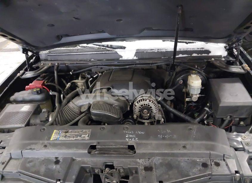 Photo 10 of 2011 Chevrolet Suburban 1500 LTZ (VIN 1GNSKKE36BR107013)