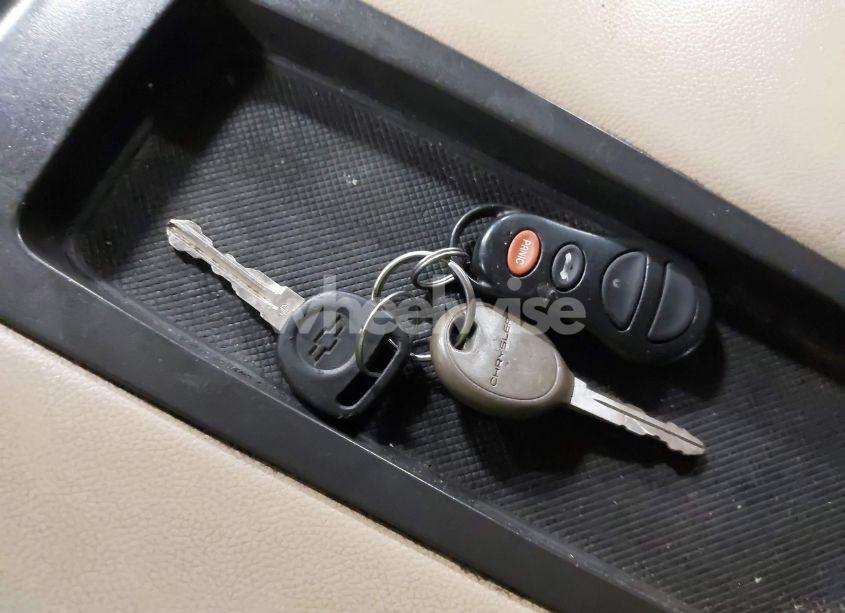 Photo 11 of 2011 Chevrolet Suburban 1500 LTZ (VIN 1GNSKKE36BR107013)