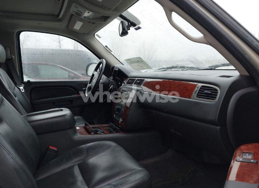 Photo 5 of 2011 Chevrolet Suburban 1500 LTZ (VIN 1GNSKKE36BR312444)