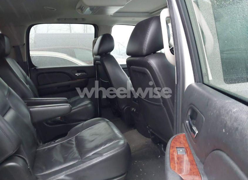 Photo 8 of 2011 Chevrolet Suburban 1500 LTZ (VIN 1GNSKKE36BR312444)