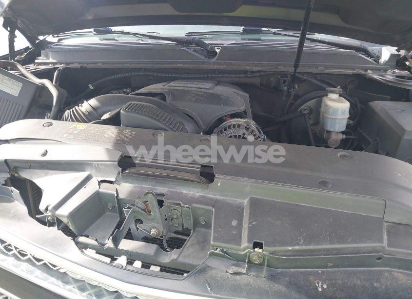 Photo 10 of 2011 Chevrolet Suburban 1500 LTZ (VIN 1GNSKKE37BR331312)